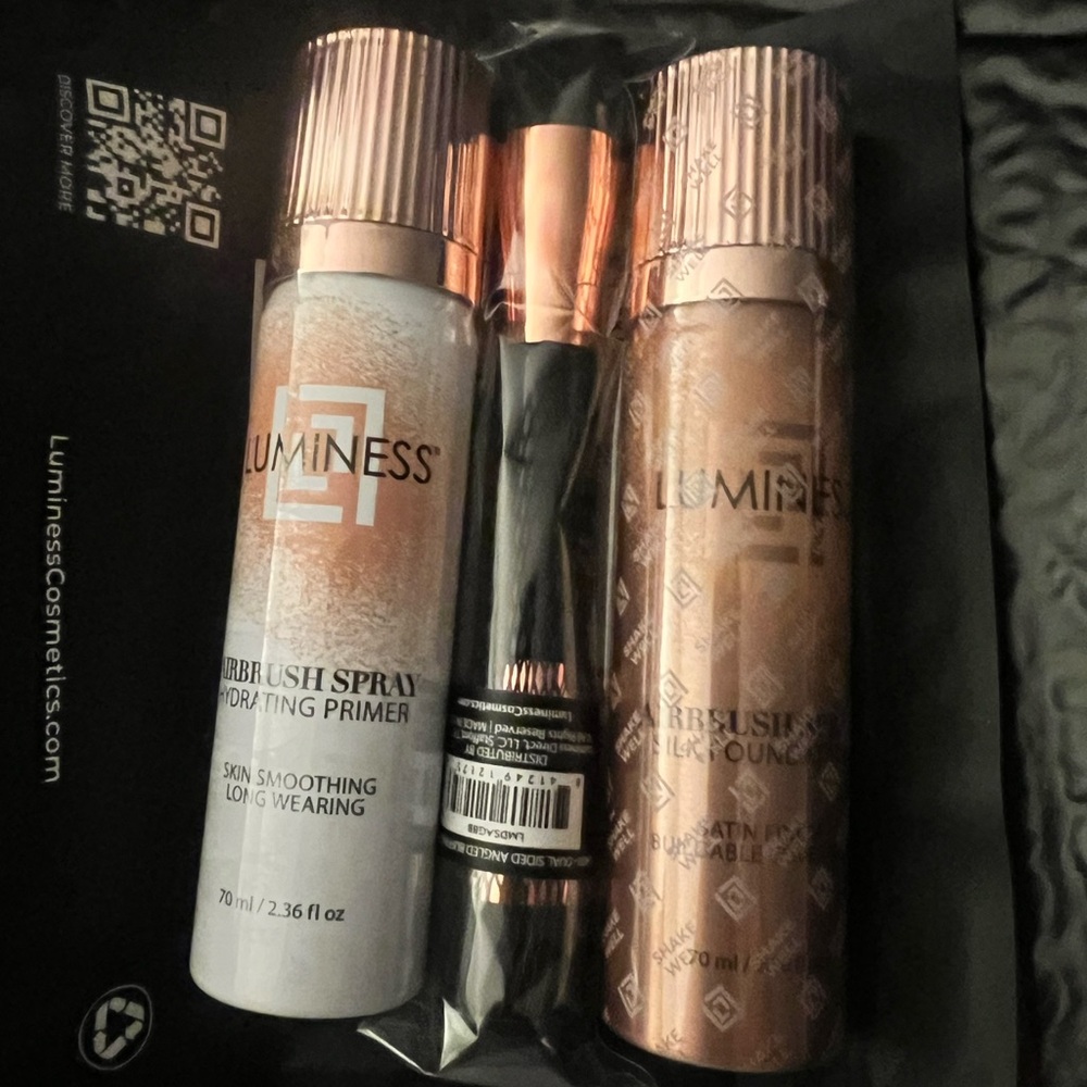 Luminess airbrush spray foundation with primer and brush unopened!